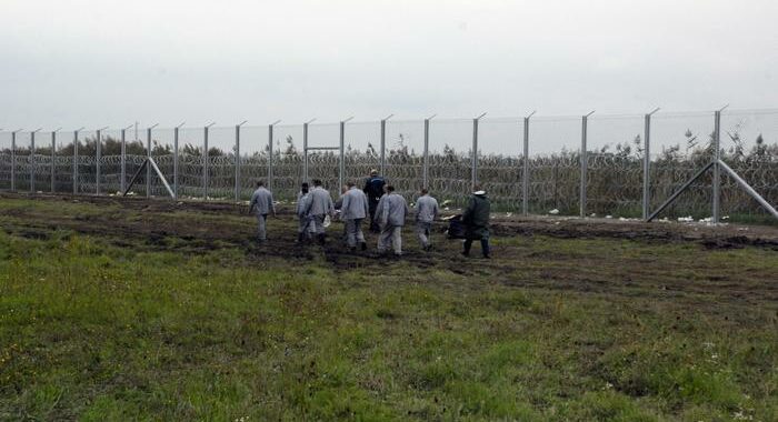 Migranti: 12 Paesi a Bruxelles, finanzi muri alle frontiere