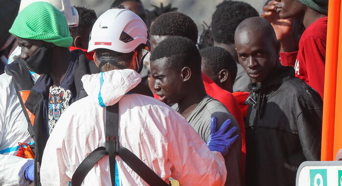 Migranti: assegnato porto Pozzallo a Sea Watch 3, 406 a bordo