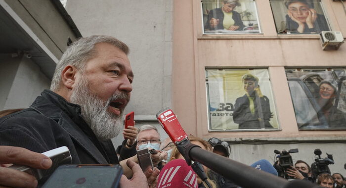Muratov, il Nobel è per Novaya Gazeta e giornalisti uccisi