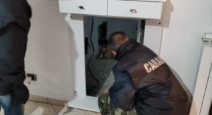 ‘Ndrangheta: boss latitante preso in Calabria, era in bunker