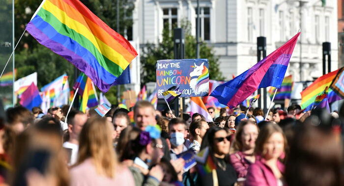 Niente attivisti Lgbt in scuole, veto Polonia-Ungheria a Ue