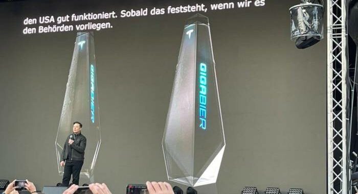 Nuova iniziativa eccentrica di Musk, birra ispirata a Tesla