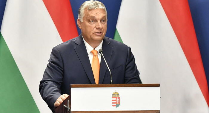 Orban, siamo con la Polonia, diritto nazionale prevale su Ue