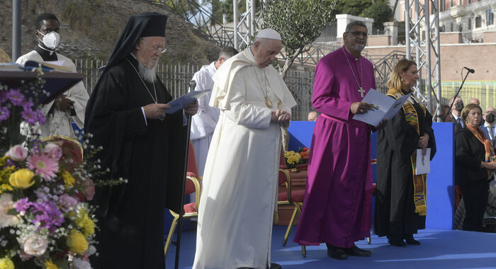 Papa: non si gioca con la vita dei popoli e dei bambini