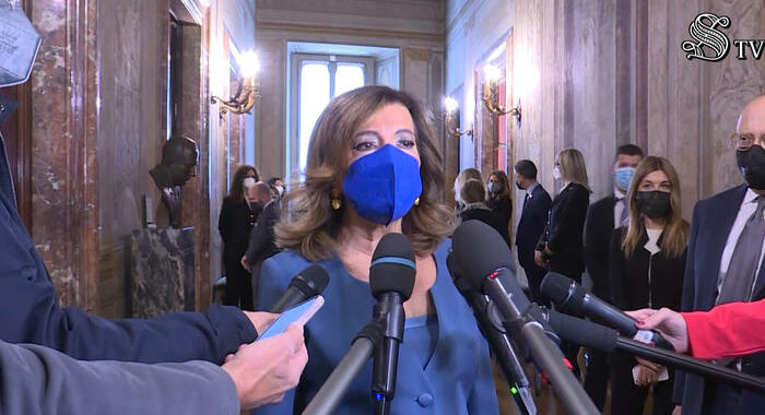 Parità genere: Casellati, si deve fare di più