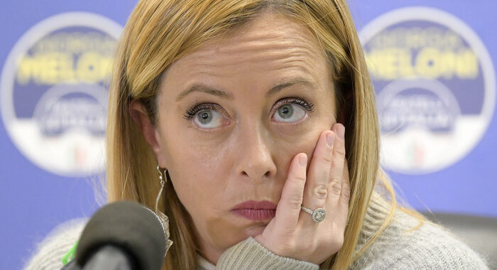 Pensioni:Meloni, tagli a invalidi ma pensioni d’oro salve