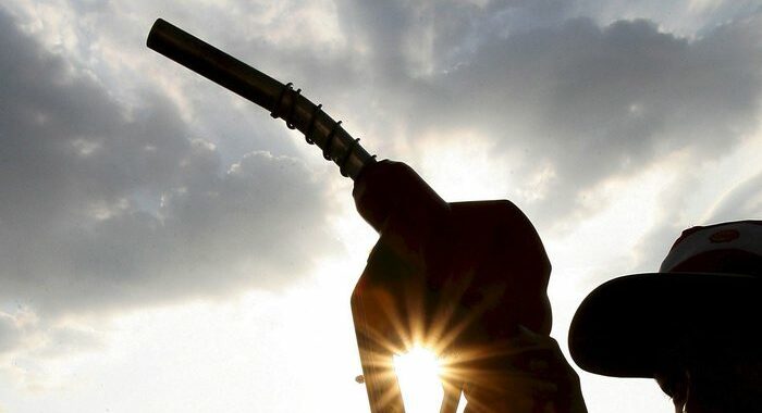 Petrolio chiude a Ny sopra 80 dollari, prima volta dal 2014