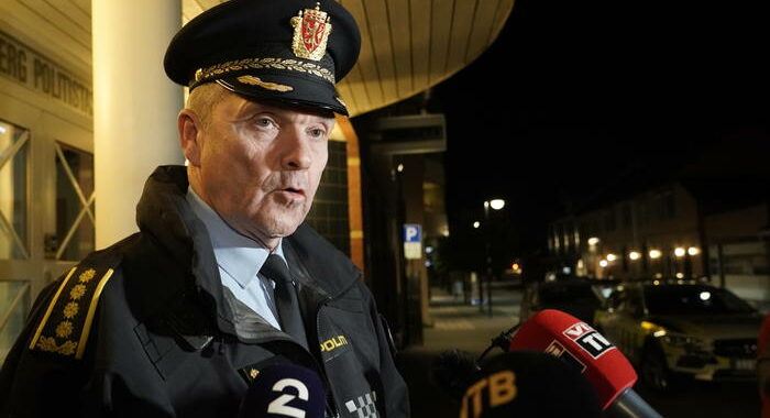 Polizia, a Kongsberg 5 morti e due feriti