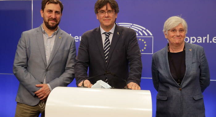 Puigdemont: Spagna chiede all’Italia arresto ex assessori