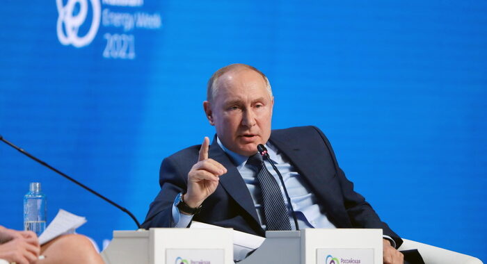 Putin a Muratov, ‘non violi la legge, il Nobel non è uno scudo’