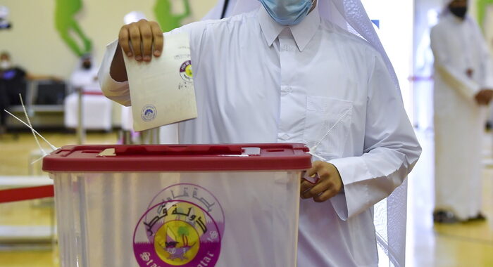 Qatar: aperti i seggi per le prime elezioni della sua storia