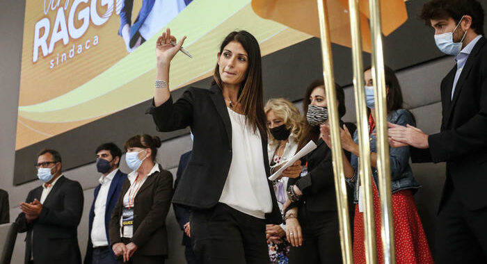 Raggi, non darò indicazioni voto, cittadini non sono mandrie