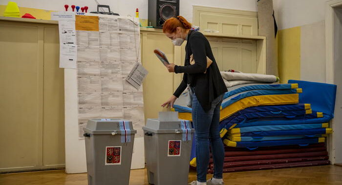 Repubblica Ceca: chiusi i seggi, l’affluenza raggiunge il 70%