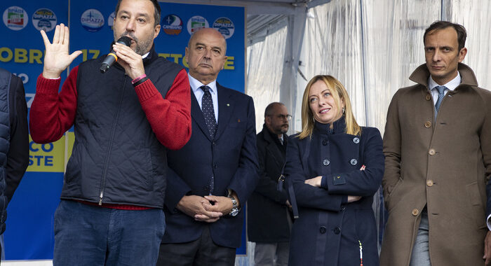 Salvini, preoccupato per Paese chiesto incontro a Draghi