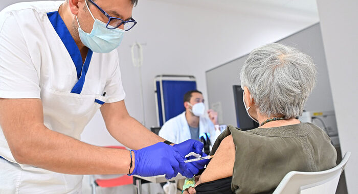 Senza vaccino 7,9 milioni di italiani over 12