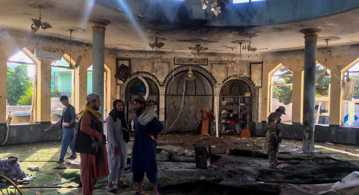 Strage a Kunduz, decine di morti in moschea