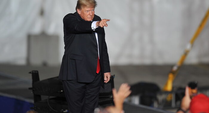 Trump annuncia il lancio di un suo social media, ‘Truth’