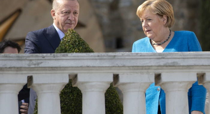 Turchia: Angela Merkel a colloquio con Erdogan a Istanbul