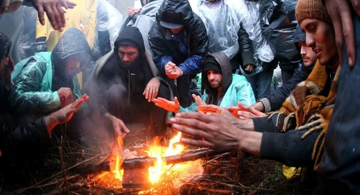 Ue: violenza orchestrata contro migranti, si indaghi