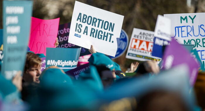 Usa: manifestazioni in tutta America in difesa dell’aborto