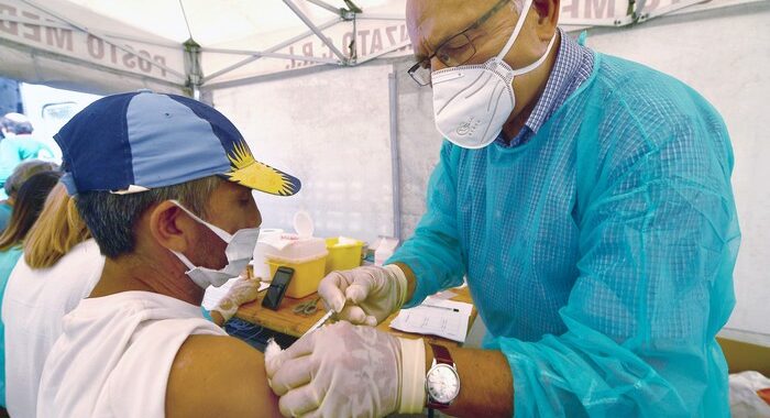 Vaccini: Figliuolo, trend positivo prime dosi, +34%