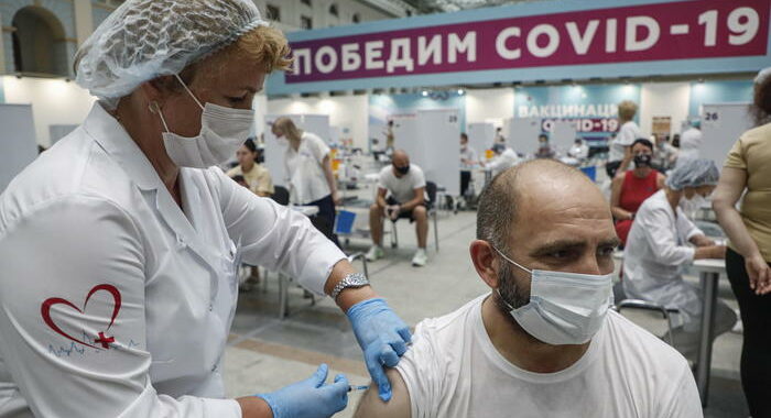 Vaccini: Russia,’49,1 mln di persone hanno completato ciclo’
