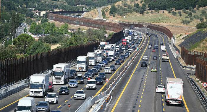 Autostrade: ricavi 9 mesi a 2,8 miliardi, utile a 498 mln