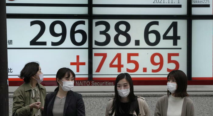 Borsa: a Tokyo apertura in calo (-0,29%)