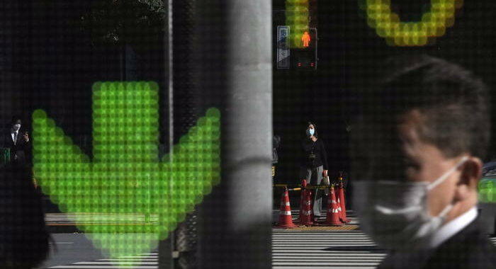 Borsa: a Tokyo apertura in calo (-0,65%)