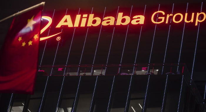 Borsa: Hong Kong apre a -1,52%, Alibaba affonda a -10,26%