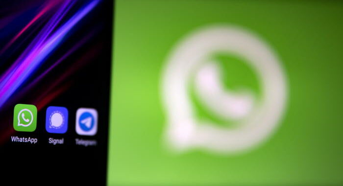 Chat personalizzate, WhatsApp lancia gli sticker fai da te