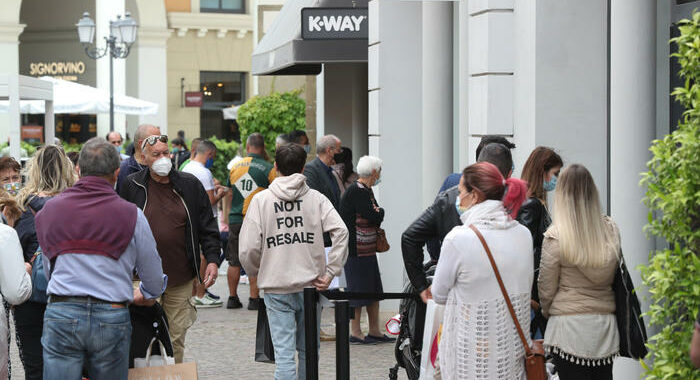 Commercio: Istat, a settembre vendite +0,6% mese, +3,9% anno