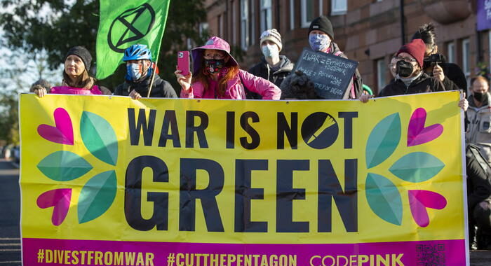 Cop26: marcia ecologisti a Glasgow contro l’industria militare