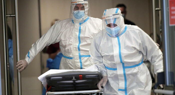Covid: Grecia, 5.449 nuovi casi, record da inizio pandemia