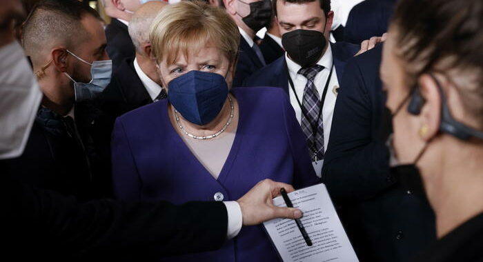 Covid: Merkel, ‘molto preoccupata, serve uno sforzo nazionale’