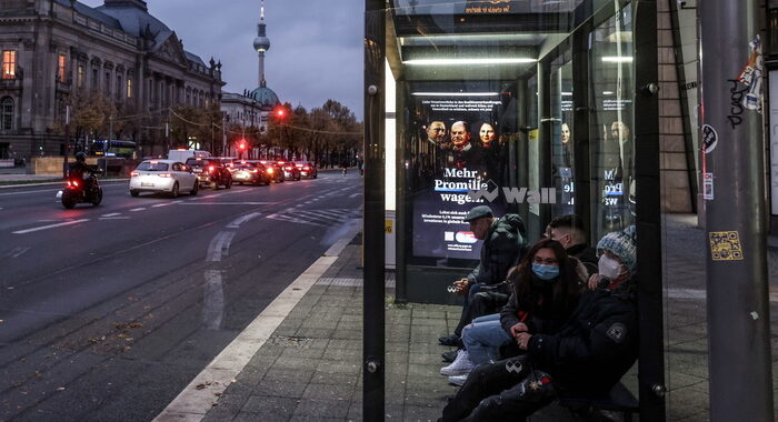 Covid: sale ancora l’incidenza in Germania, nuovo record