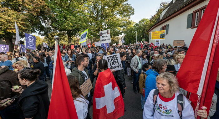 Covid: Svizzera al voto sul Green pass