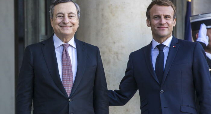 Draghi riceve Macron a Palazzo Chigi