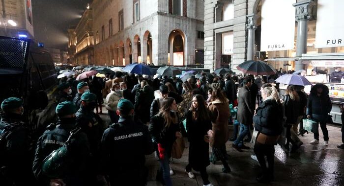 Green pass: tre arresti e 91 identificati a Milano