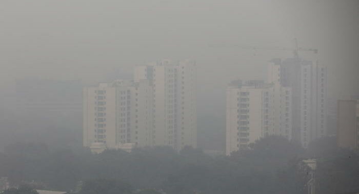 India: allarme smog, Delhi chiude le scuole una settimana