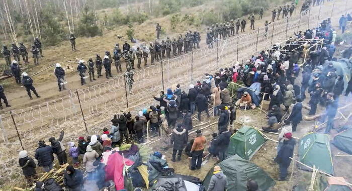 La Polonia ha arrestato 100 migranti nella notte