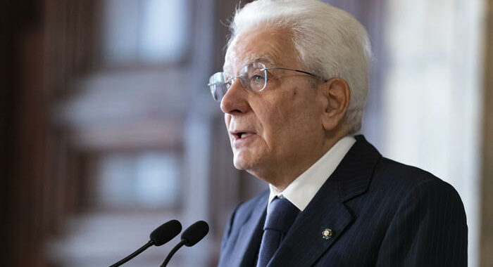 Mattarella, vaccini ci consentono contenere offensiva virus