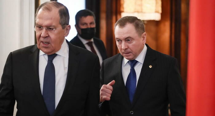Ministro Minsk a Mosca, ‘auspichiamo reazione congiunta’