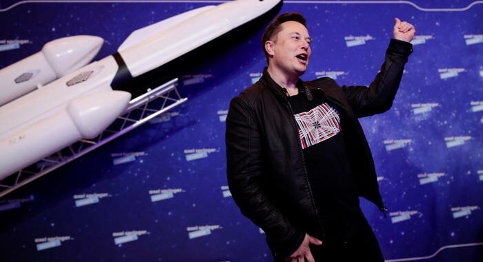 Musk, su Twitter antica poesia cinese, virale sui social