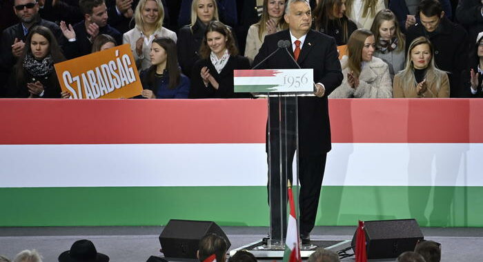 Orban, caro energia causato dalle politiche sul clima Bruxelles