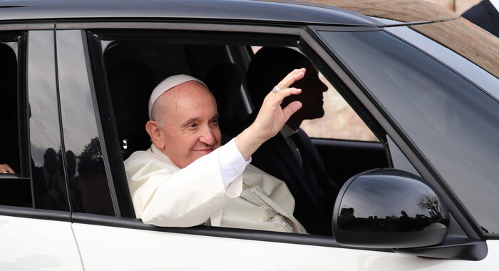 Papa Francesco lascia monastero Clarisse Spello