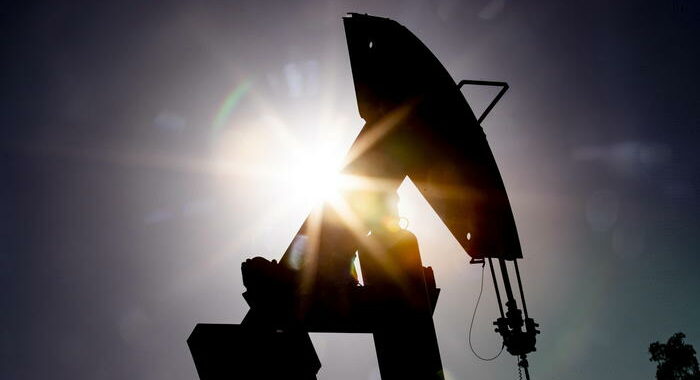 Petrolio: ancora in rialzo, Wti a 84,45 dollari il barile