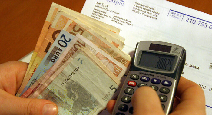 Prezzi: Istat, +3,8% inflazione novembre