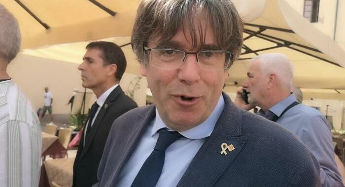 Respinta richiesta sospensione revoca immunità Puigdemont
