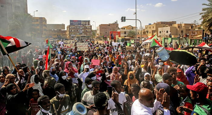 Sudan: premier Hamdok torna in carica e riappare in pubblico